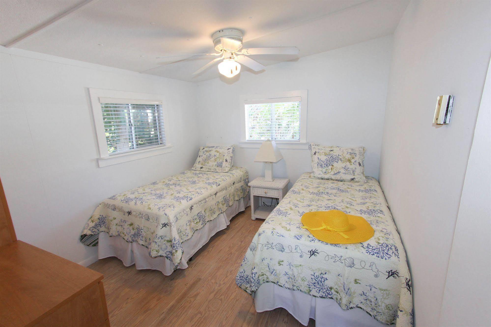Gulf Breeze Cottages Санибел Экстерьер фото